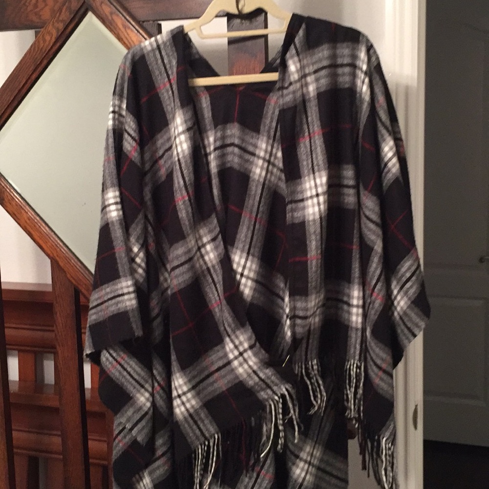Scarf/wrap in beautiful black red and white